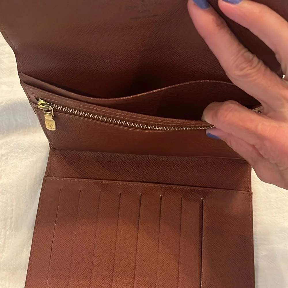 Louis Vuitton Monogram Pochette Passport TriFold Long Wallet - Picture 9 of 12